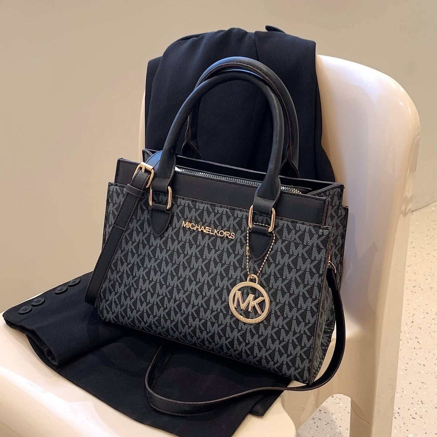 Michael Kors Mercer Hand Bag in Black