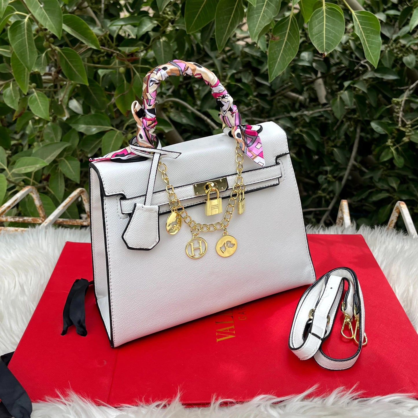 Hermes Kelly 25 Handbag (White)