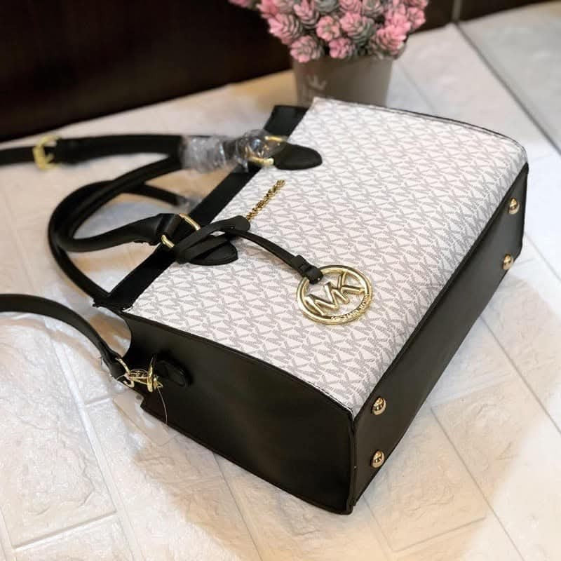 Michael Kors Mercer Hand Bag in Plain White Black